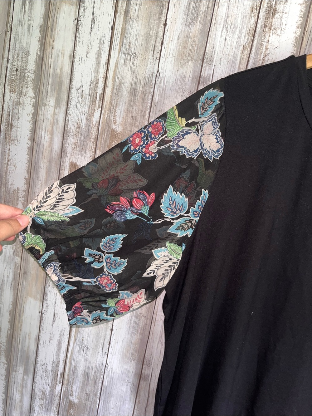NWT Tahari 2X Black Floral Sheer Balloon Sleeve Knit Blouse Plus Size - Picture 3 of 5